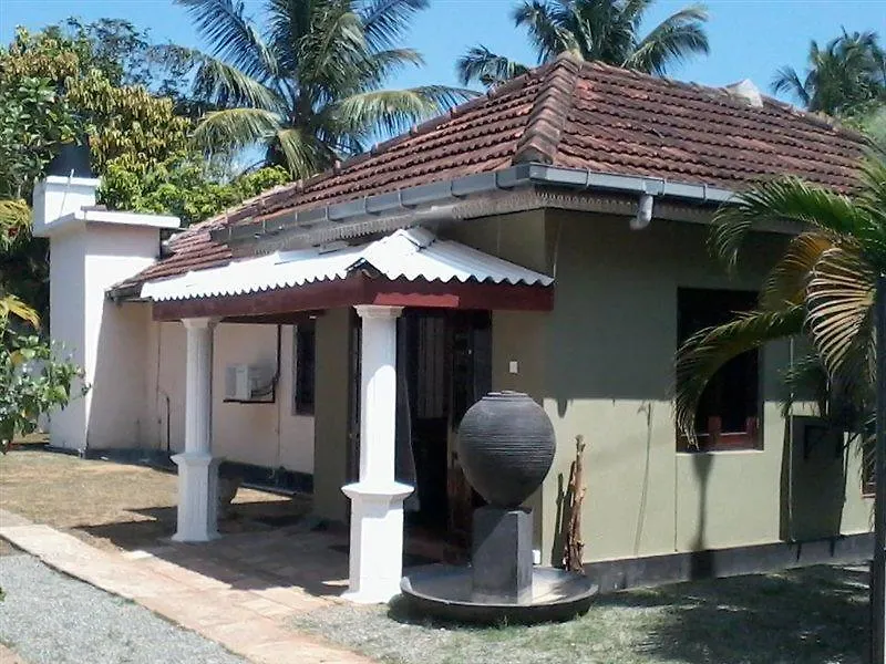Hotel Sachal Mirs Bed And Breakfast Negombo